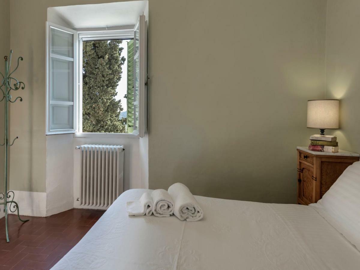 Tenuta Di Capezzana Bed & Breakfast Seano Bagian luar foto