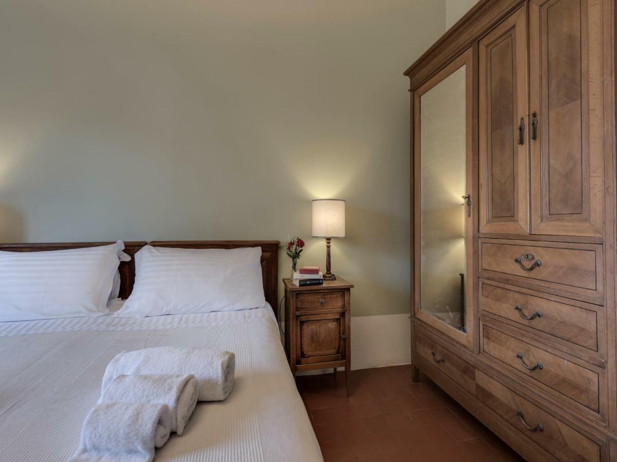 Tenuta Di Capezzana Bed & Breakfast Seano Bagian luar foto