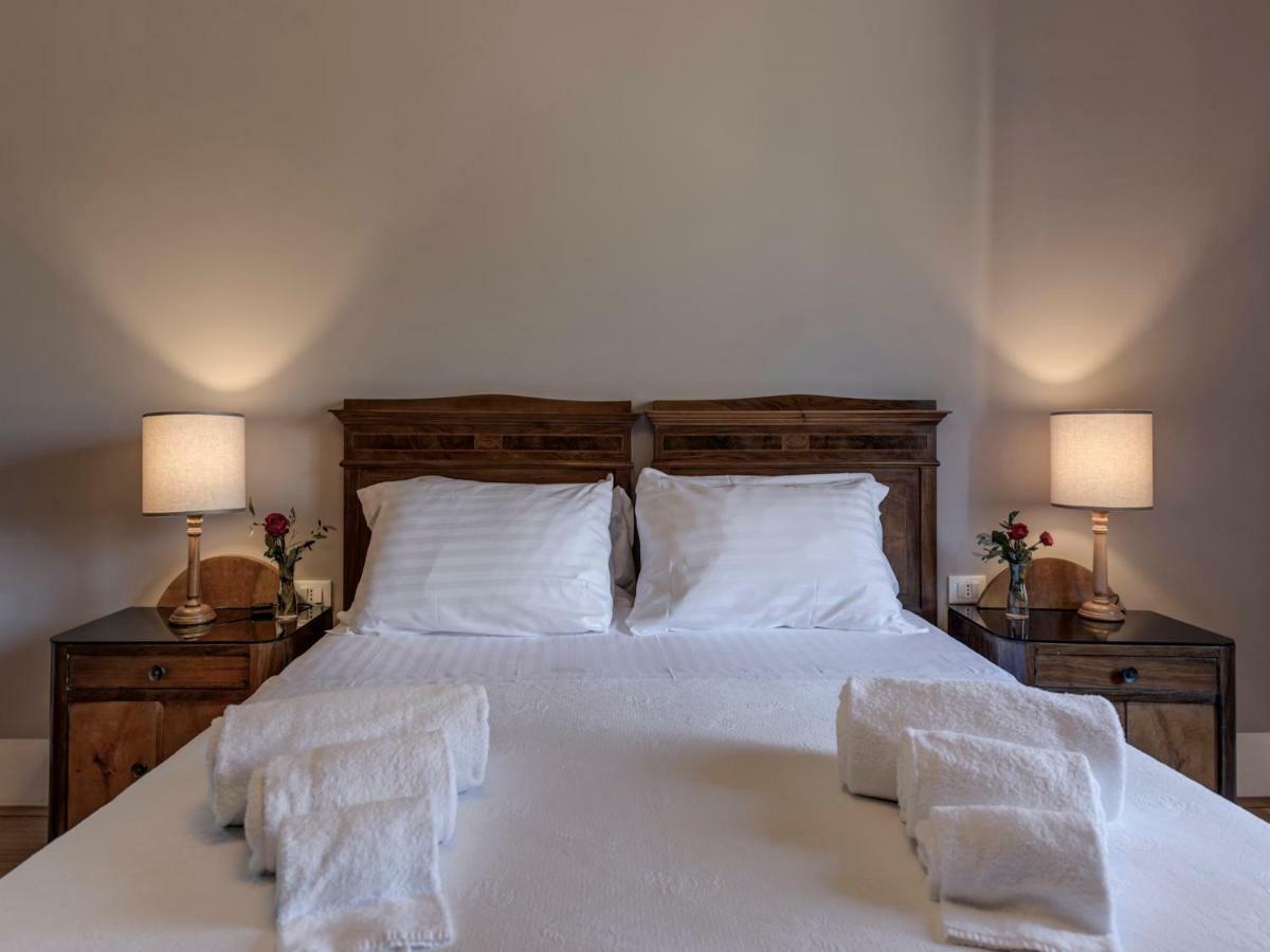 Tenuta Di Capezzana Bed & Breakfast Seano Bagian luar foto