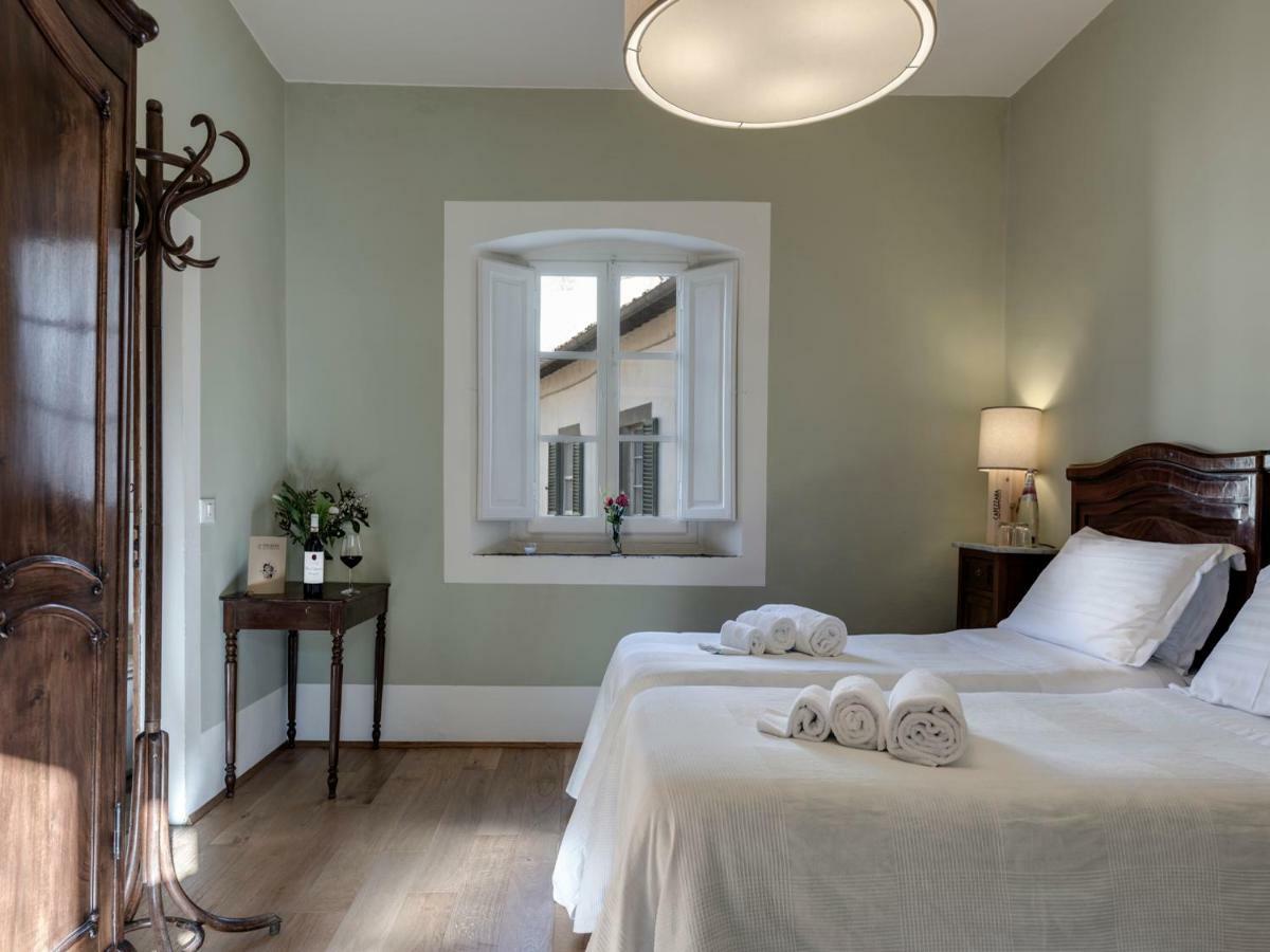 Tenuta Di Capezzana Bed & Breakfast Seano Bagian luar foto