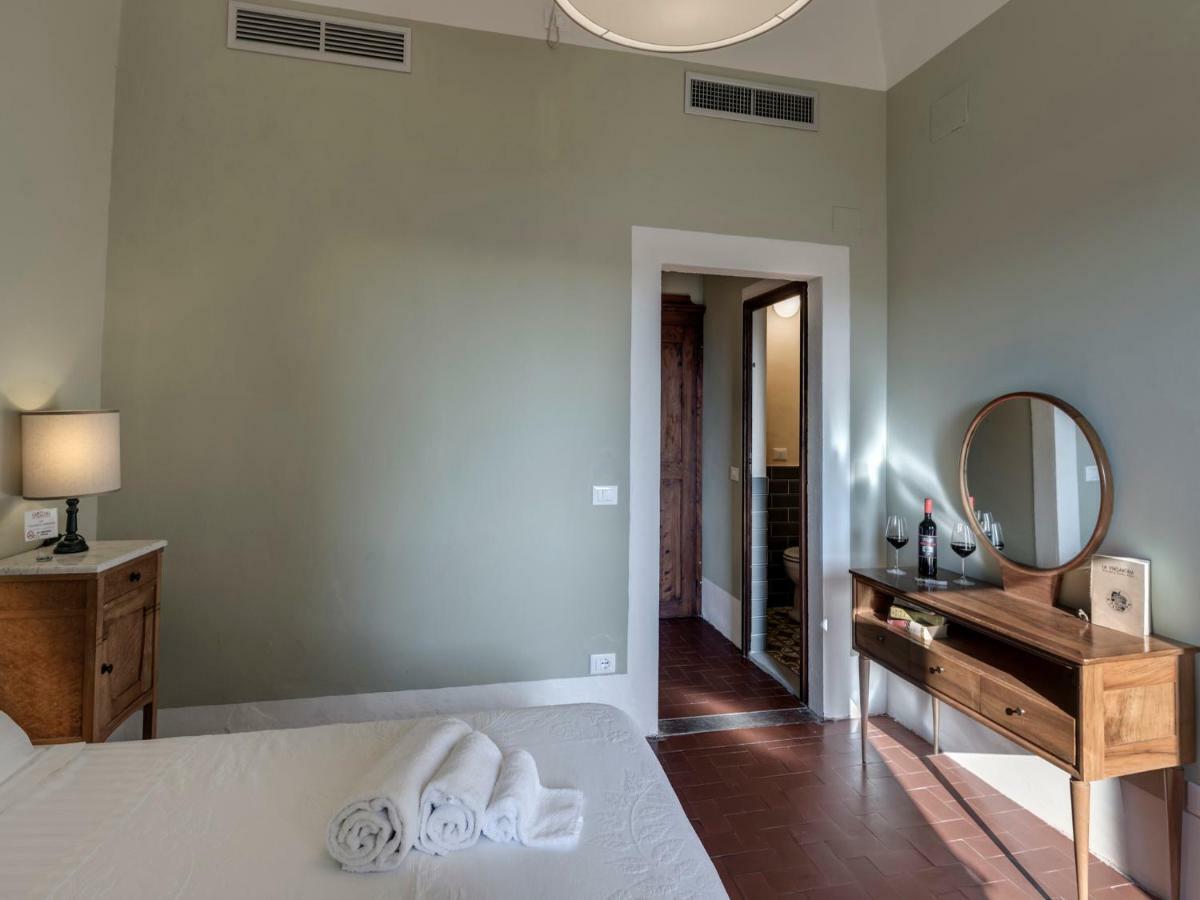 Tenuta Di Capezzana Bed & Breakfast Seano Bagian luar foto